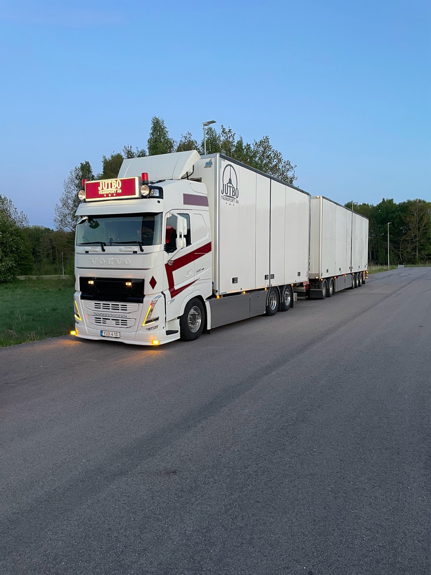 Volvo-lastbil från Jutbo Transport